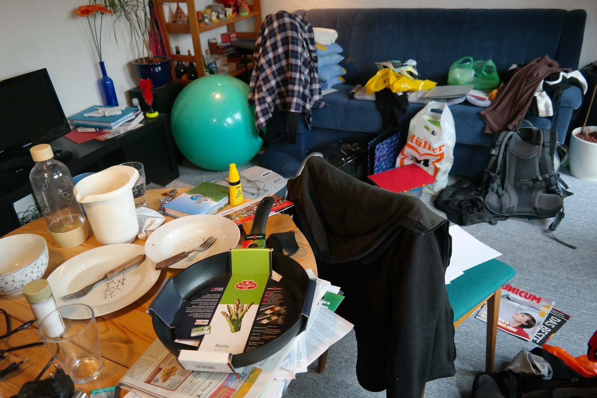 messy room moving tips