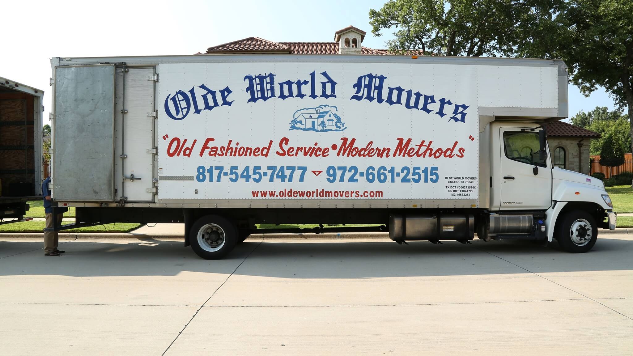 olde world mover moving truck