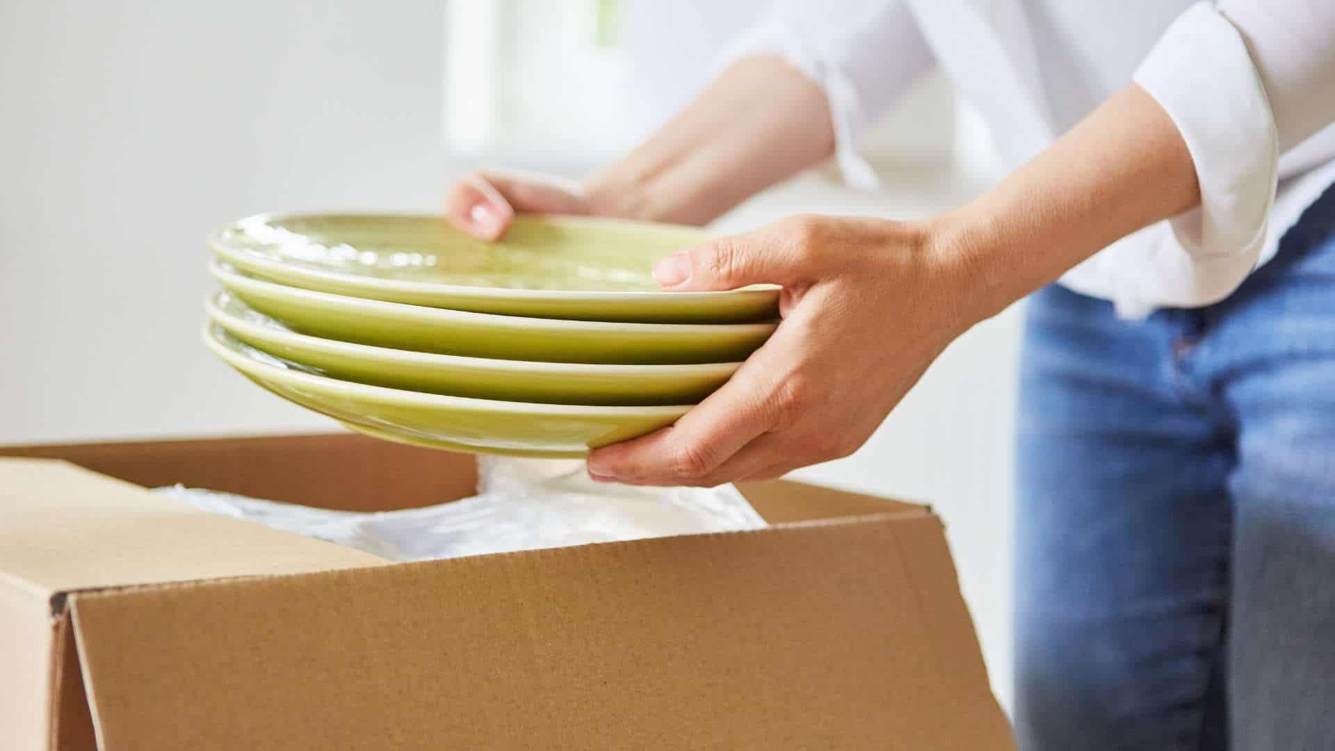 packing green dishes into box